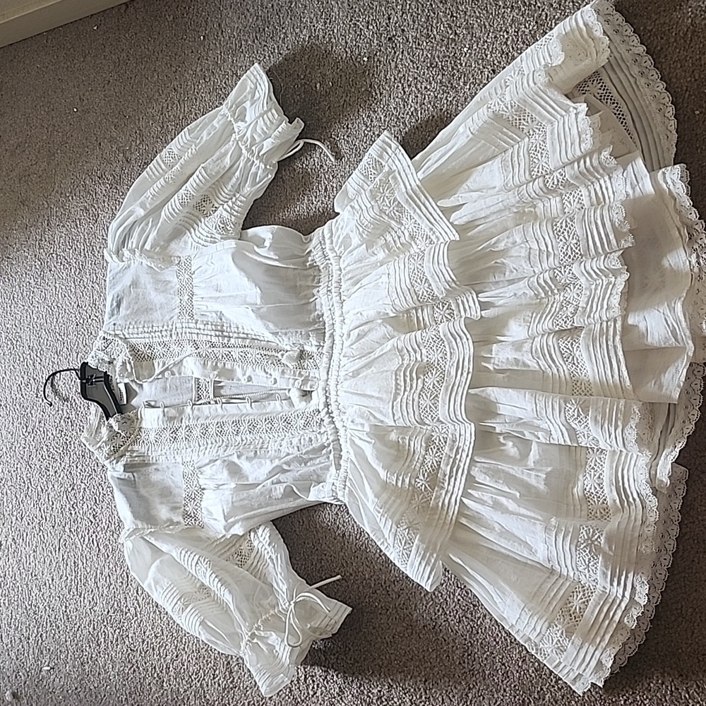 Aritizia Sunday best peace dress in small , coconut color.